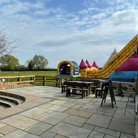 Burtree Country House, Tipi'S, Treehouse & Lodge & House Rooms With Hot Tubs In A Private Garden Тірск Екстер'єр фото
