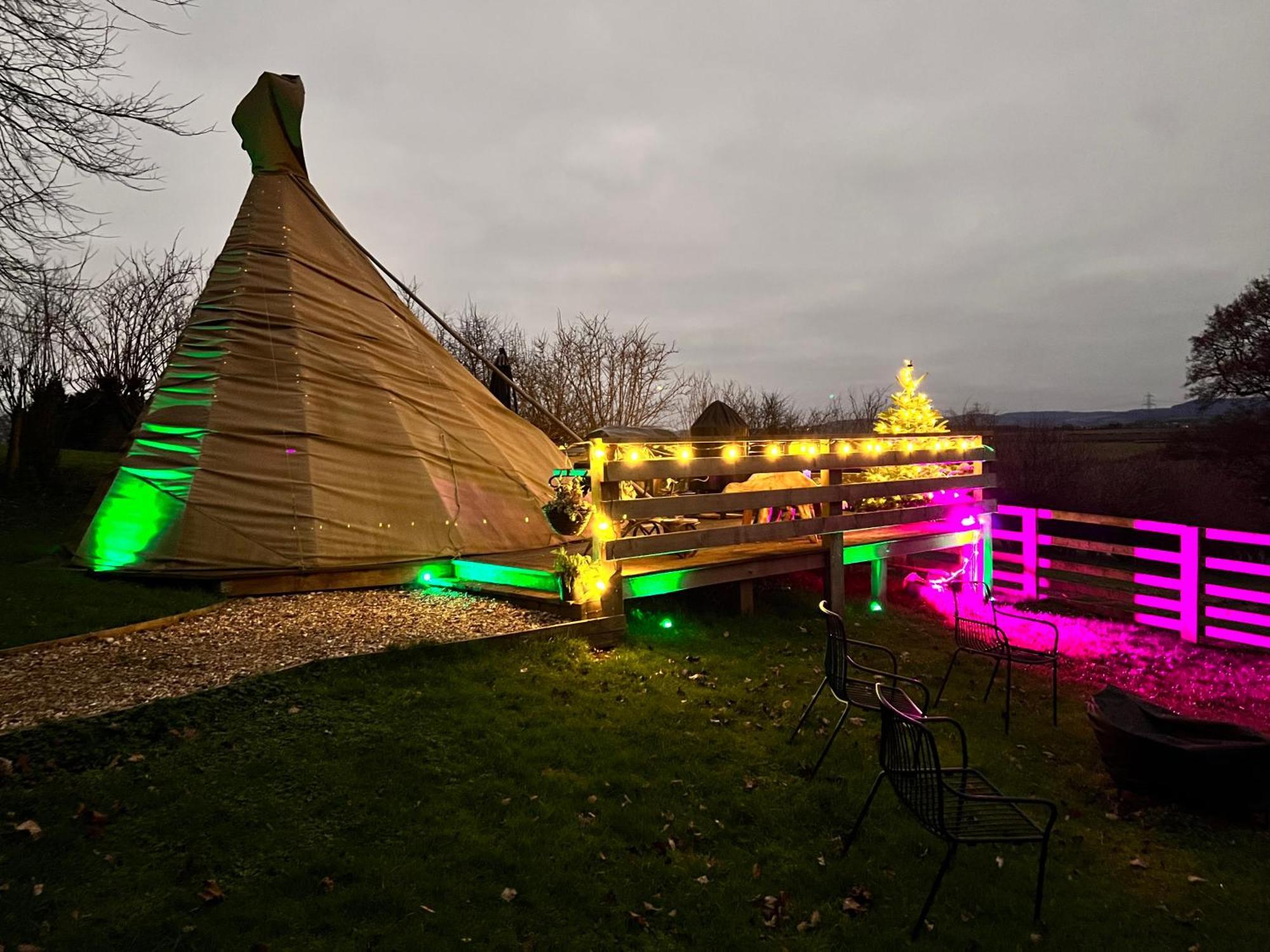 Burtree Country House, Tipi'S, Treehouse & Lodge & House Rooms With Hot Tubs In A Private Garden Тірск Екстер'єр фото