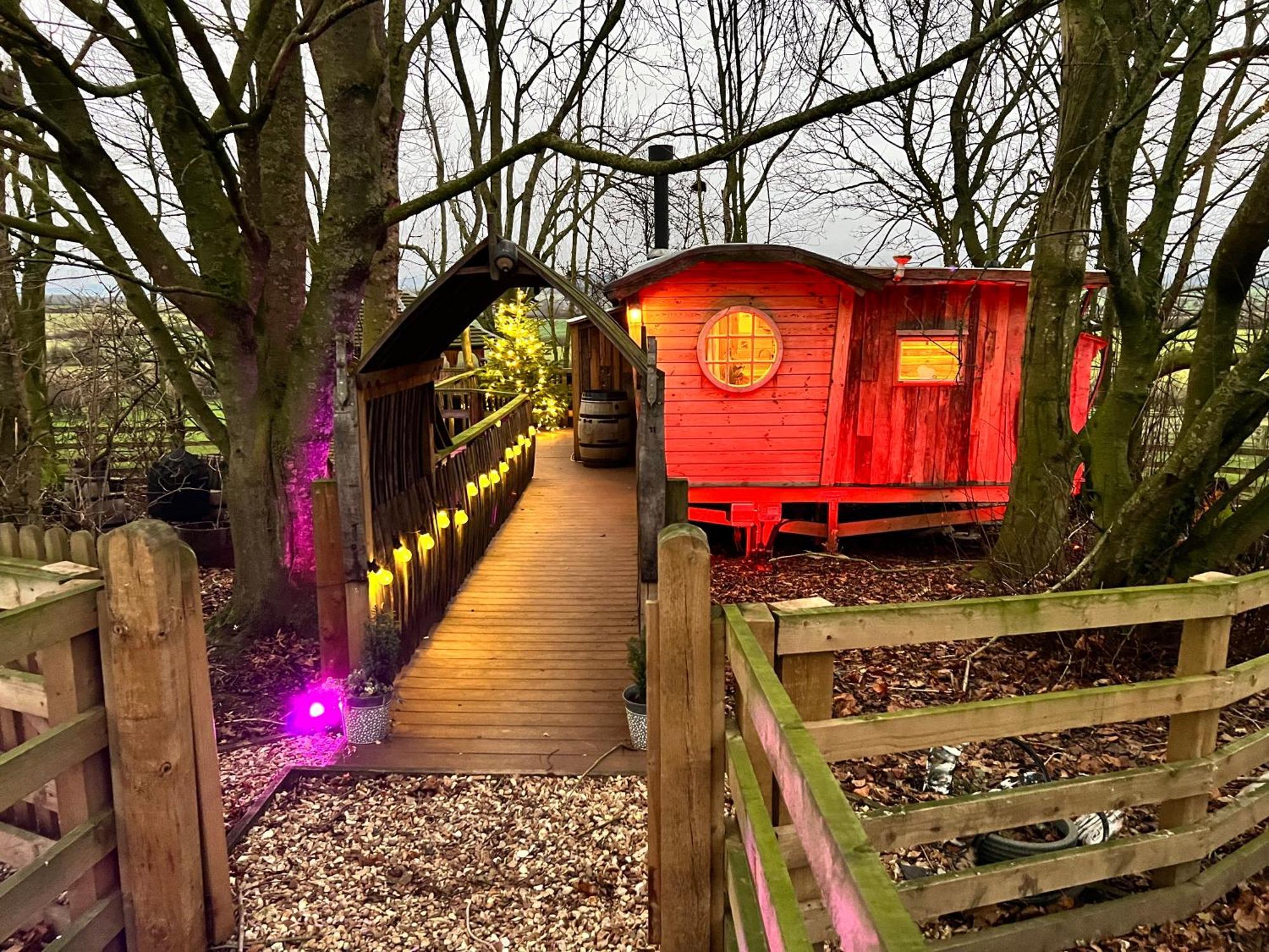 Burtree Country House, Tipi'S, Treehouse & Lodge & House Rooms With Hot Tubs In A Private Garden Тірск Екстер'єр фото