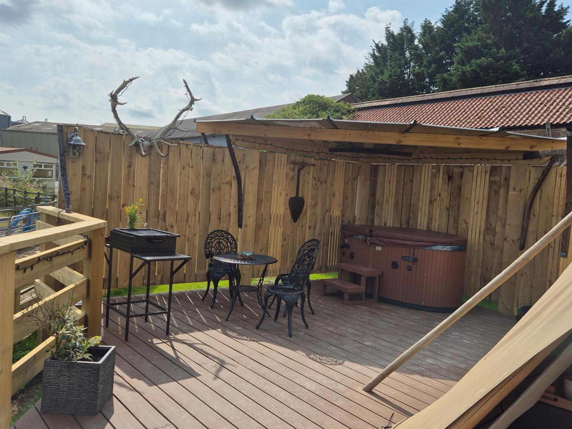 Burtree Country House, Tipi'S, Treehouse & Lodge & House Rooms With Hot Tubs In A Private Garden Тірск Екстер'єр фото