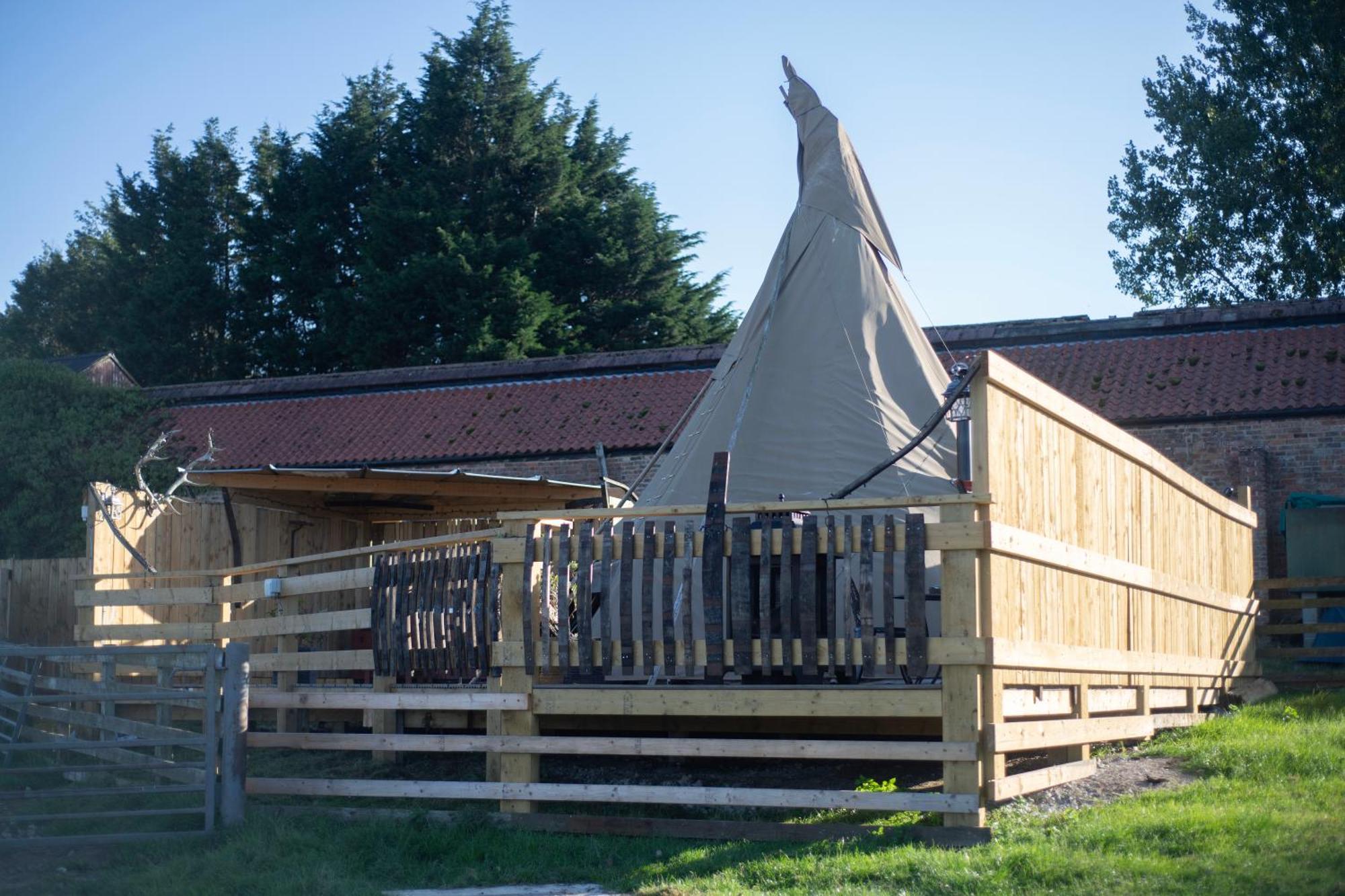Burtree Country House, Tipi'S, Treehouse & Lodge & House Rooms With Hot Tubs In A Private Garden Тірск Екстер'єр фото