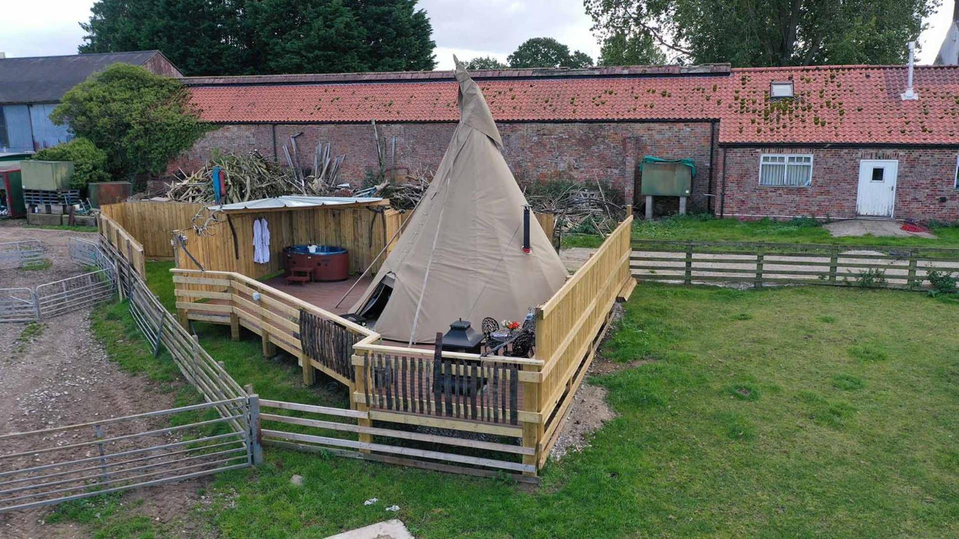 Burtree Country House, Tipi'S, Treehouse & Lodge & House Rooms With Hot Tubs In A Private Garden Тірск Екстер'єр фото