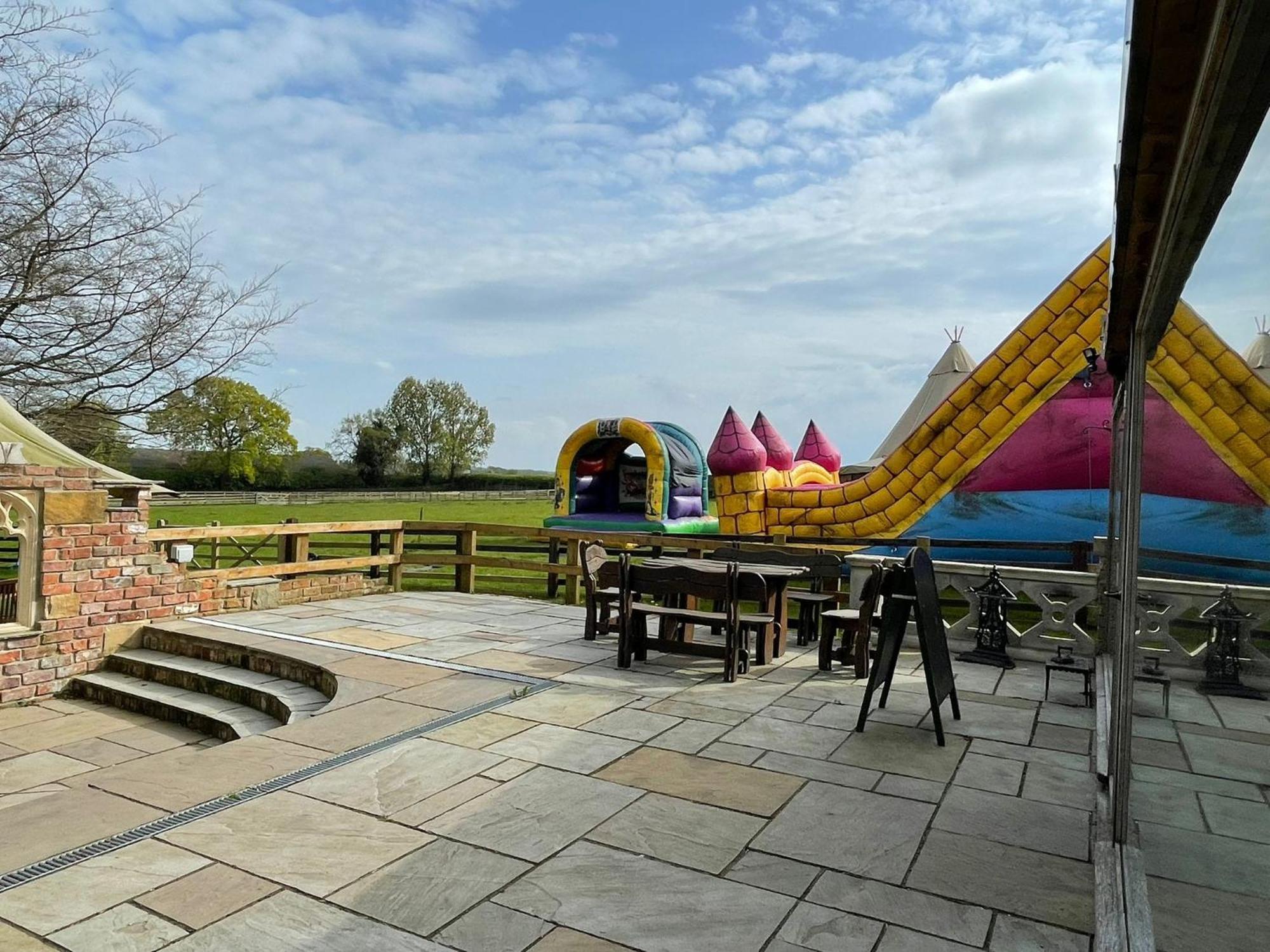 Burtree Country House, Tipi'S, Treehouse & Lodge & House Rooms With Hot Tubs In A Private Garden Тірск Екстер'єр фото